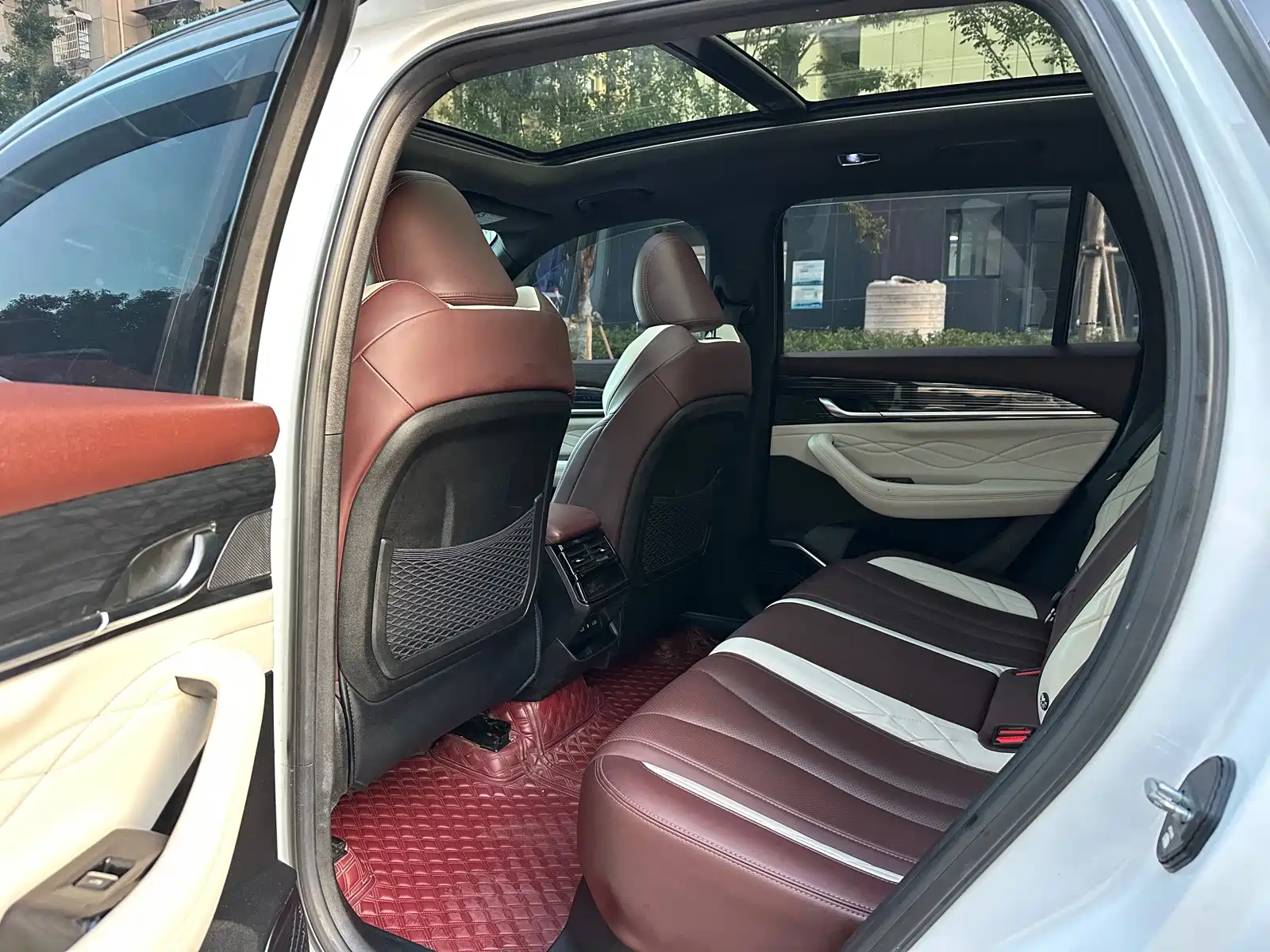 Фото 6 - Geely Monjaro