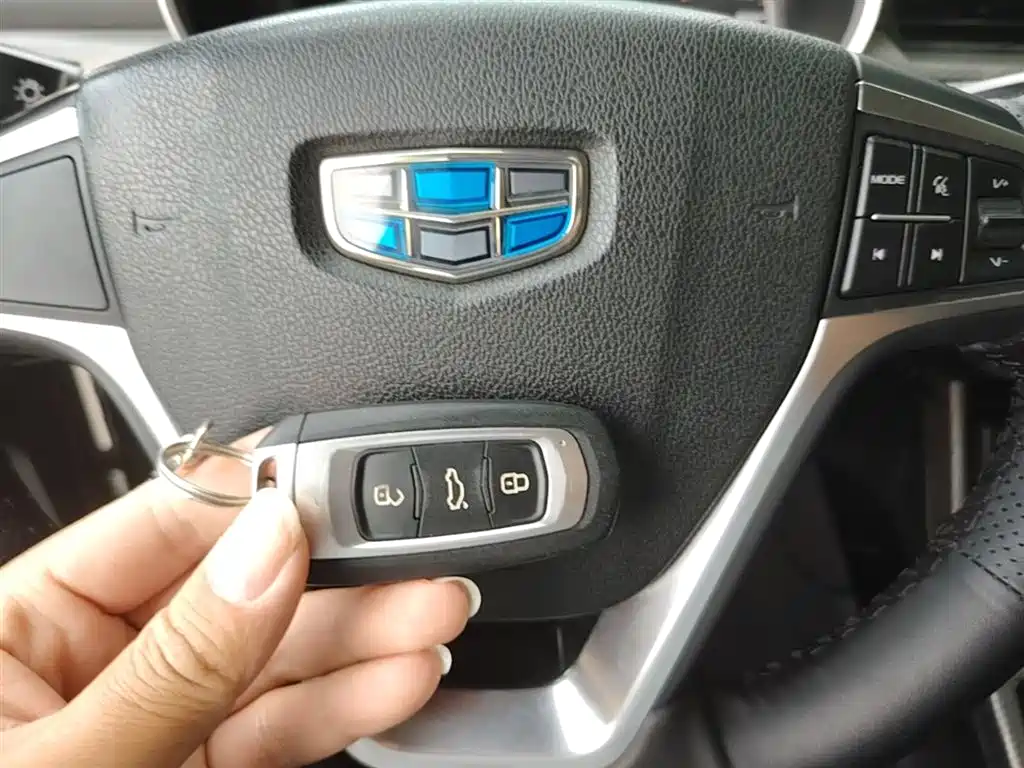 Фото 9 - Geely Emgrand GS