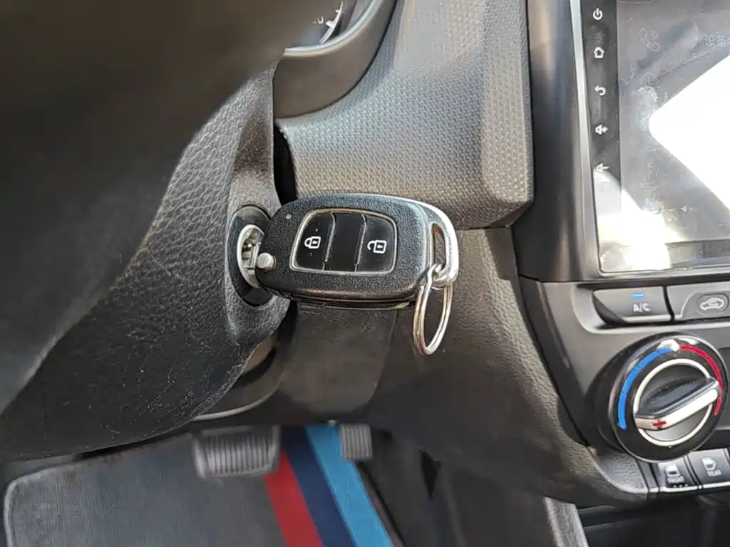 Photo 9 - Hyundai Verna