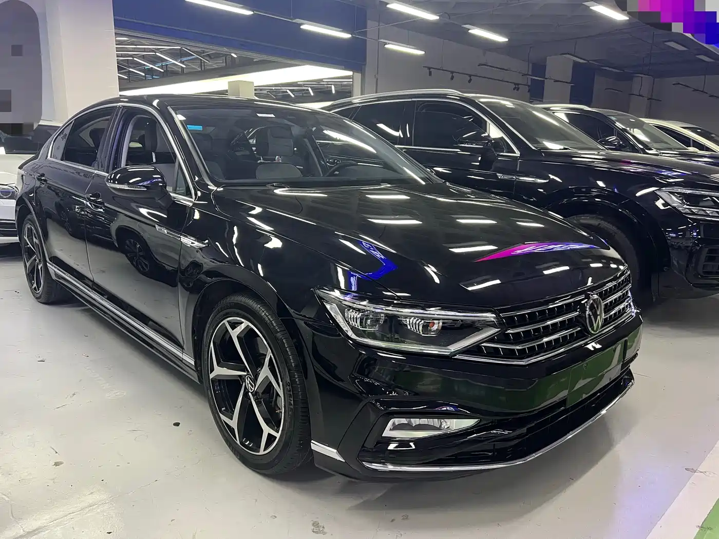 Volkswagen Magotan 2023 Model 2 Million Commemorative Edition 330TSI DSG Luxury фото 3