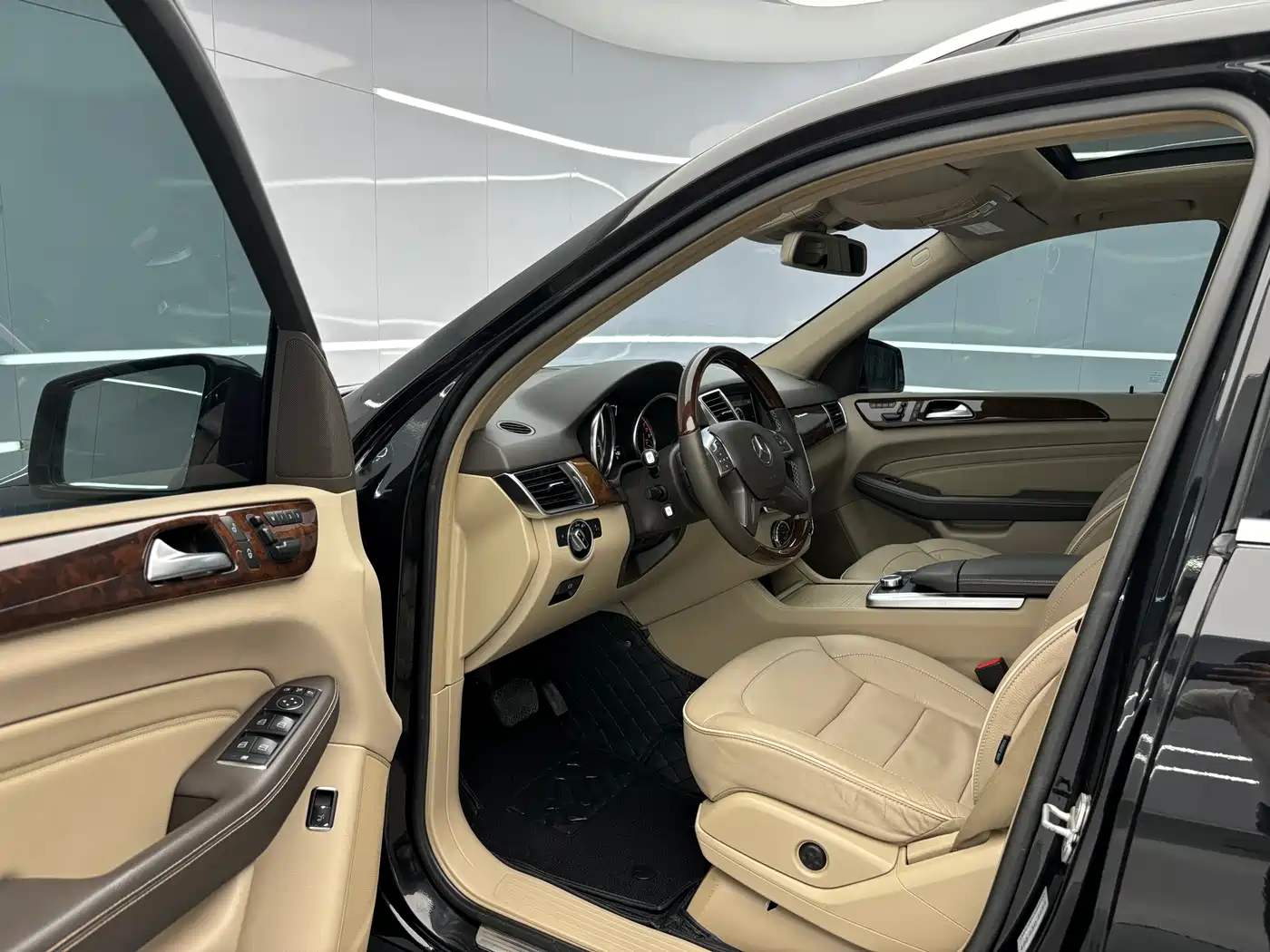 Mercedes-Benz M-Class 2012 Model ML 350 Luxury фото 14
