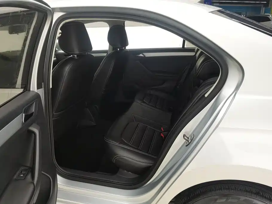 Фото 11 - Volkswagen Jetta