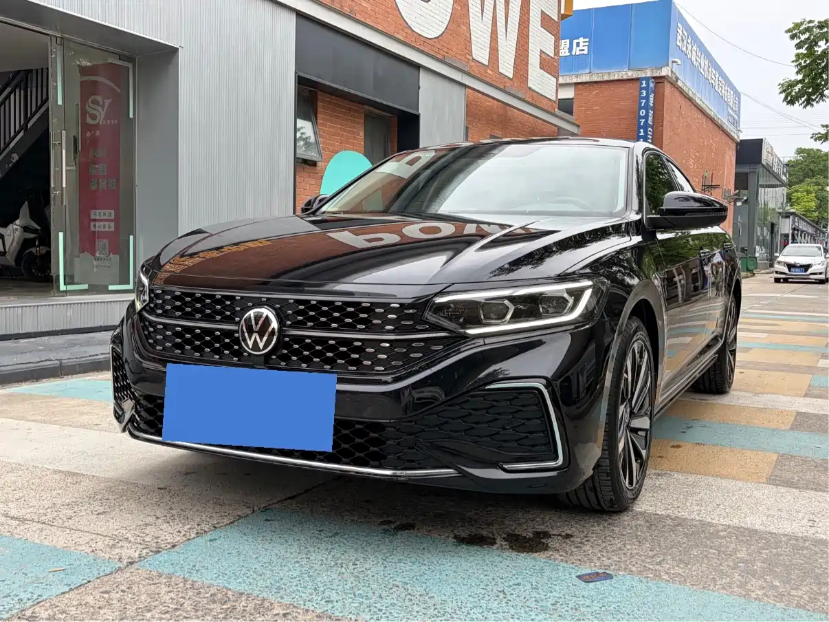 Volkswagen Passat 2022 330TSI Starlight Luxury Edition