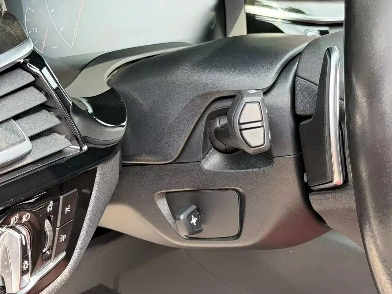 BMW 5 Series 2019 530Li Premium M Sport Package фото 24