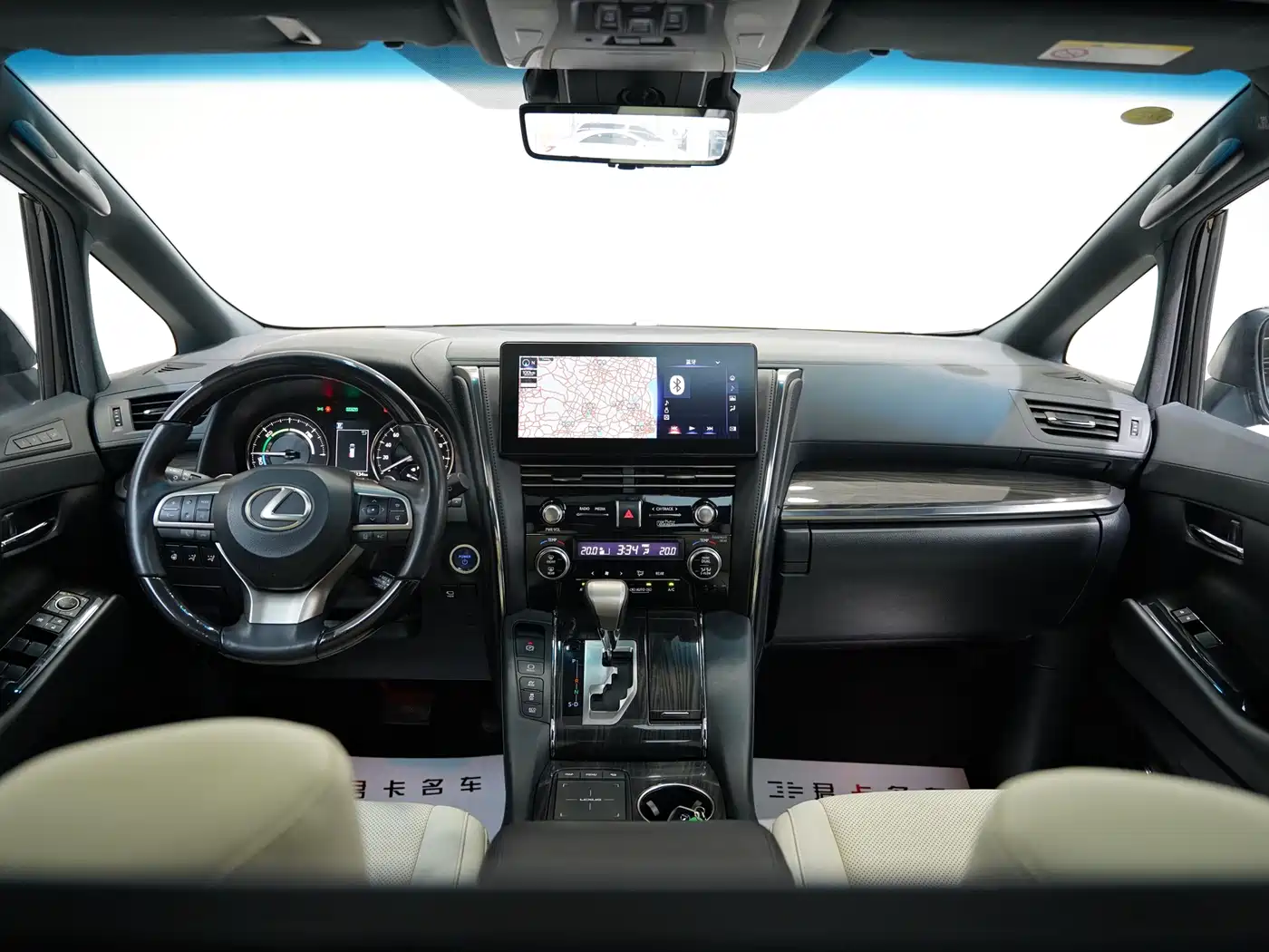 Lexus LM 2020 300h 4-Seat Imperial Edition фото 12