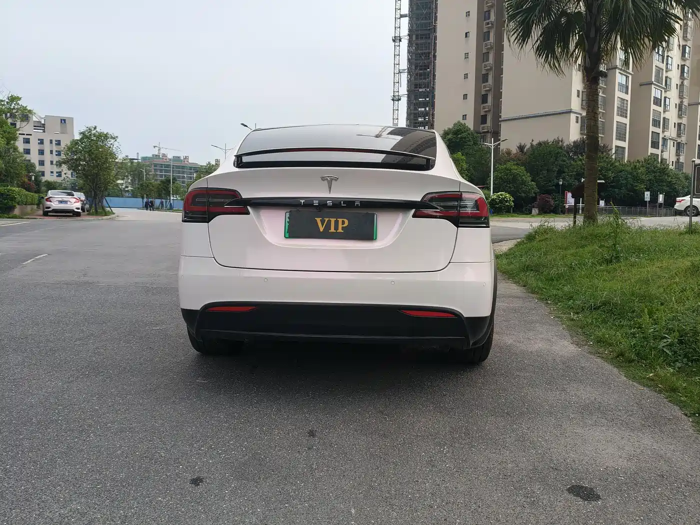 TESLA MODEL X