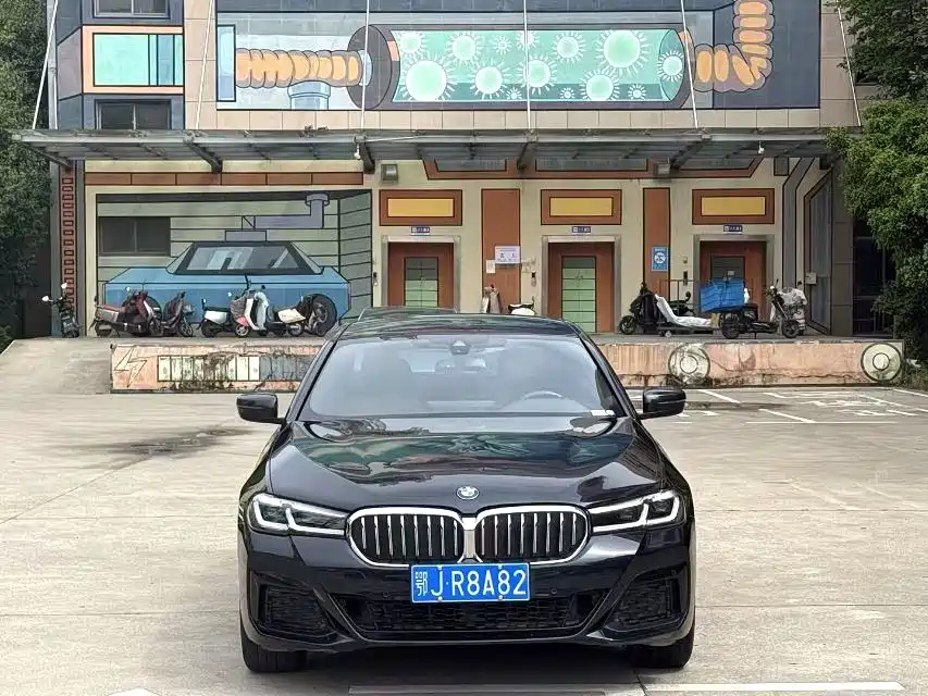 BMW 5 Series 2022 Model Second Facelift 525Li M Sport Package фото 2