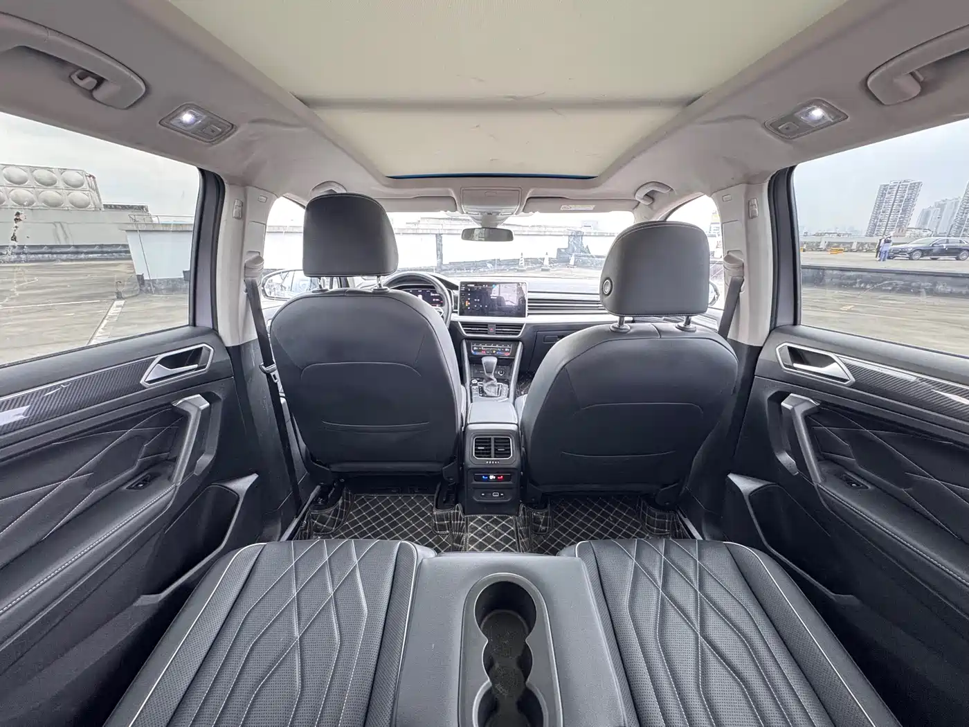 Volkswagen Tiguan L 2023 Facelift 330TSI Auto FWD R-Line Premium фото 8