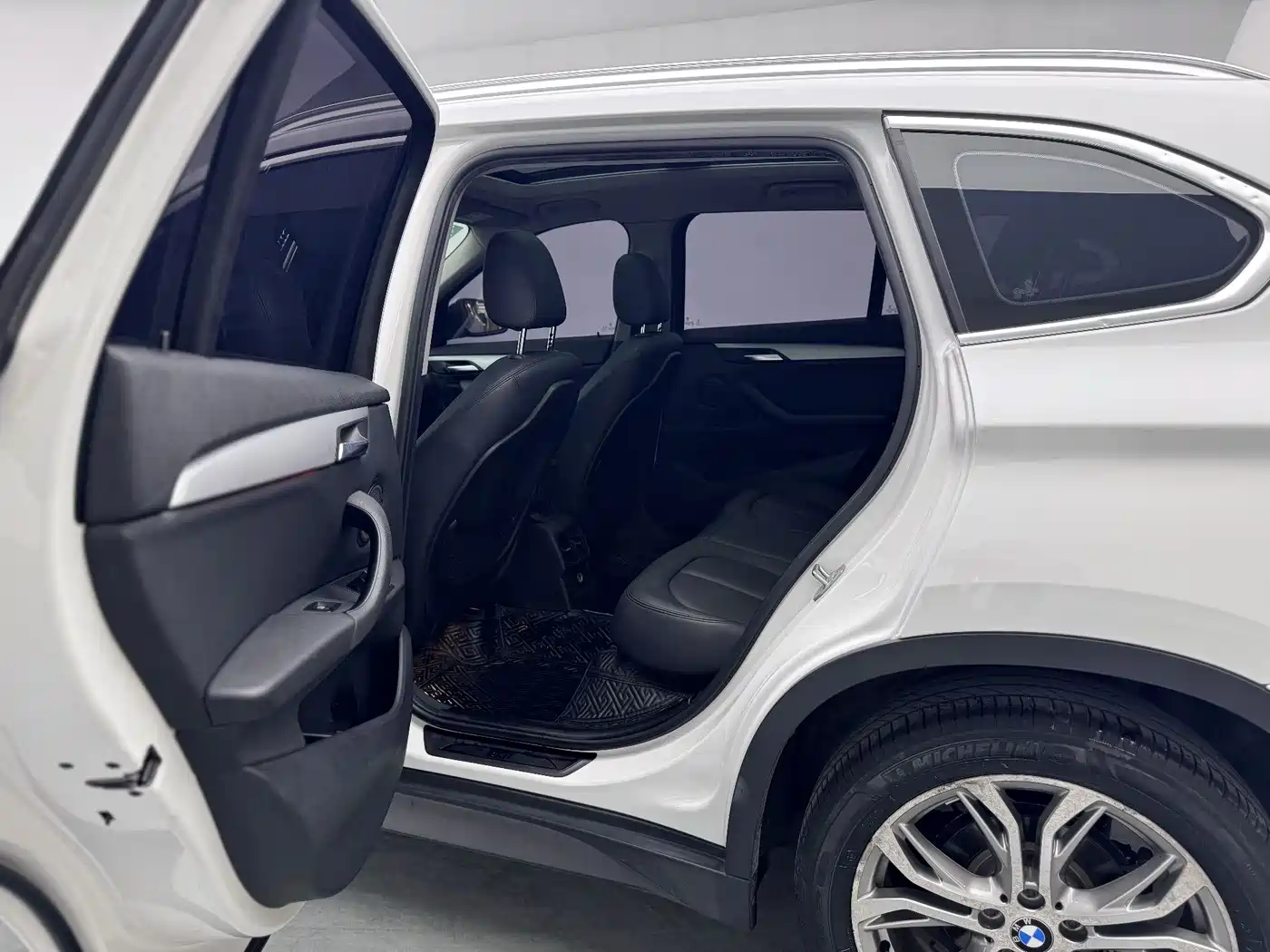 BMW X1 2018 sDrive20Li Leading Model фото 12