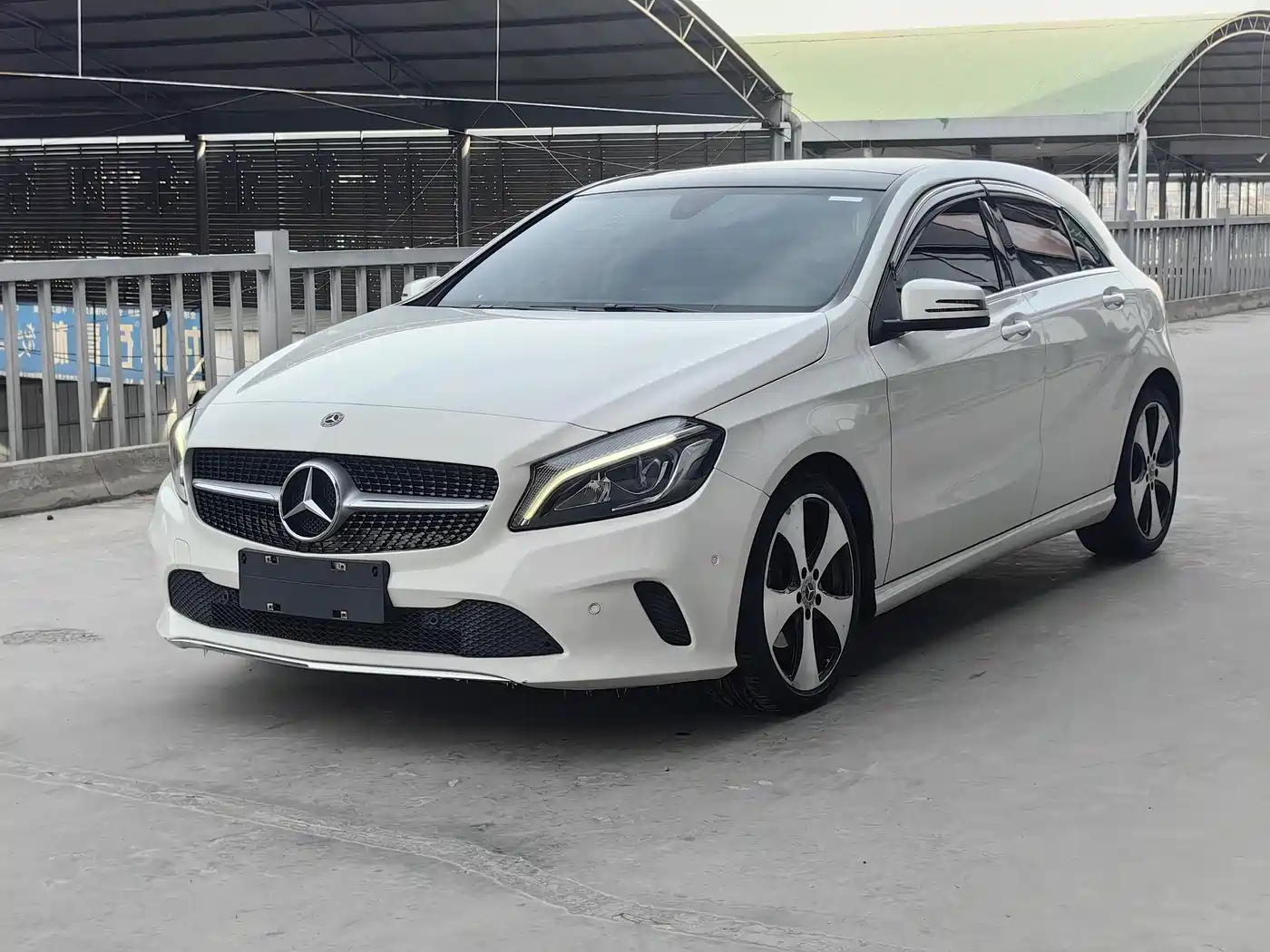 Mercedes-Benz A-Class (Import) 2017 A 200 Fashion Edition