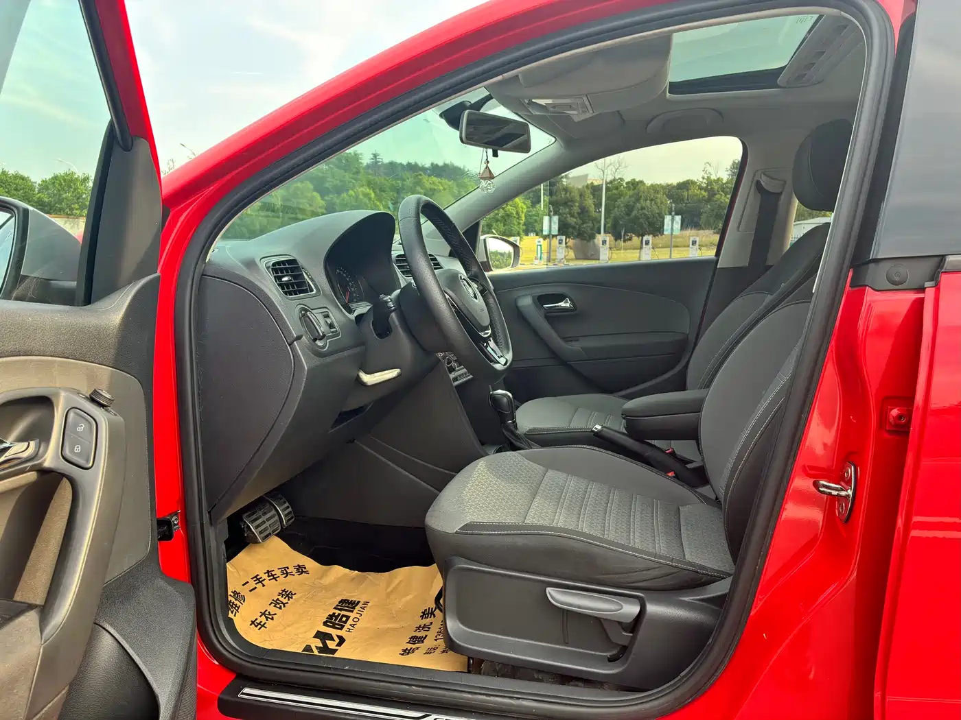 Volkswagen Polo 2014 1.6L Cross Polo Automatic фото 8