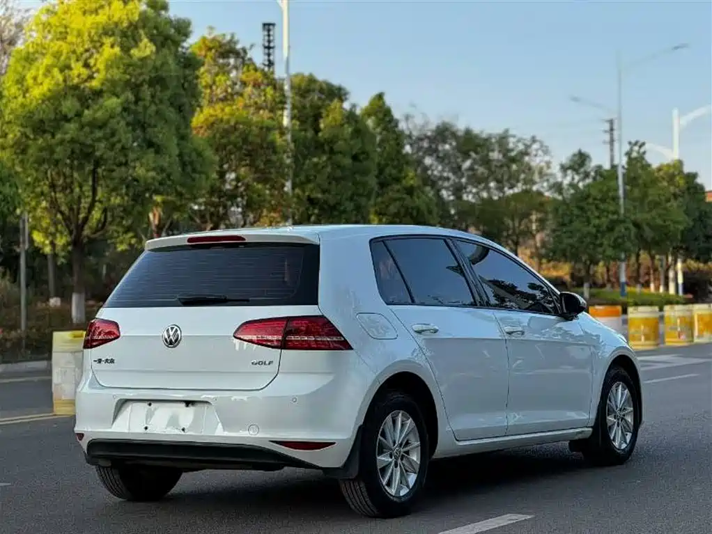 Volkswagen Golf 2016 1.6L Automatic Fashion фото 9
