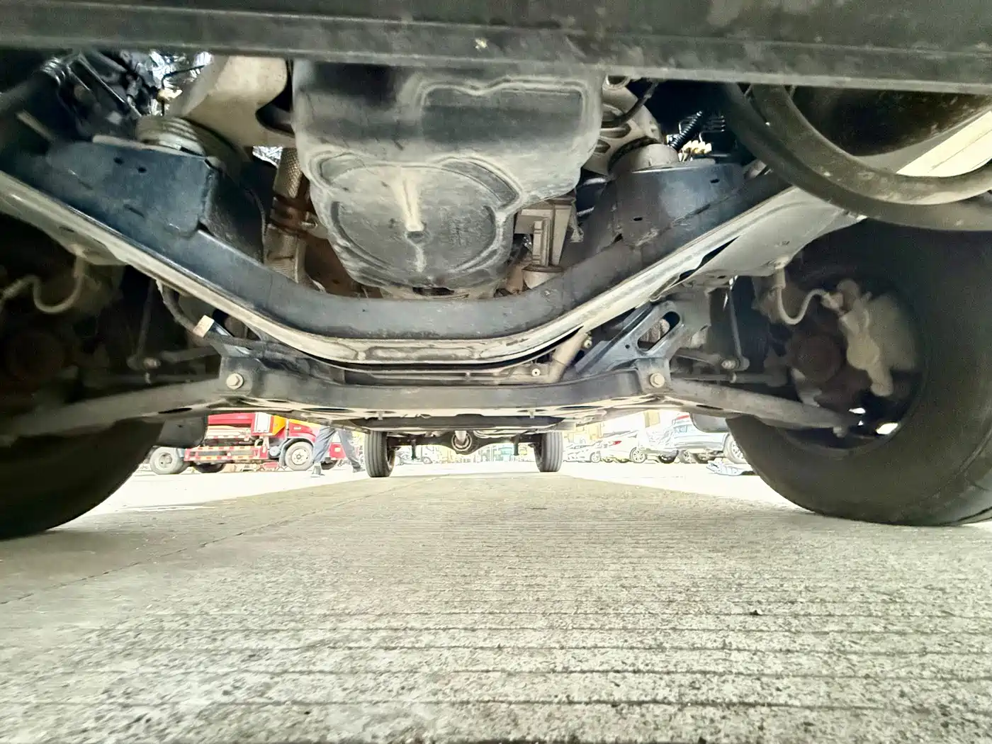 Jiangling JMC Fushun 2024 2025 Model 2.0T 8AT Diesel Medium Wheelbase Low Roof Commercial MPV 5/6 Seats