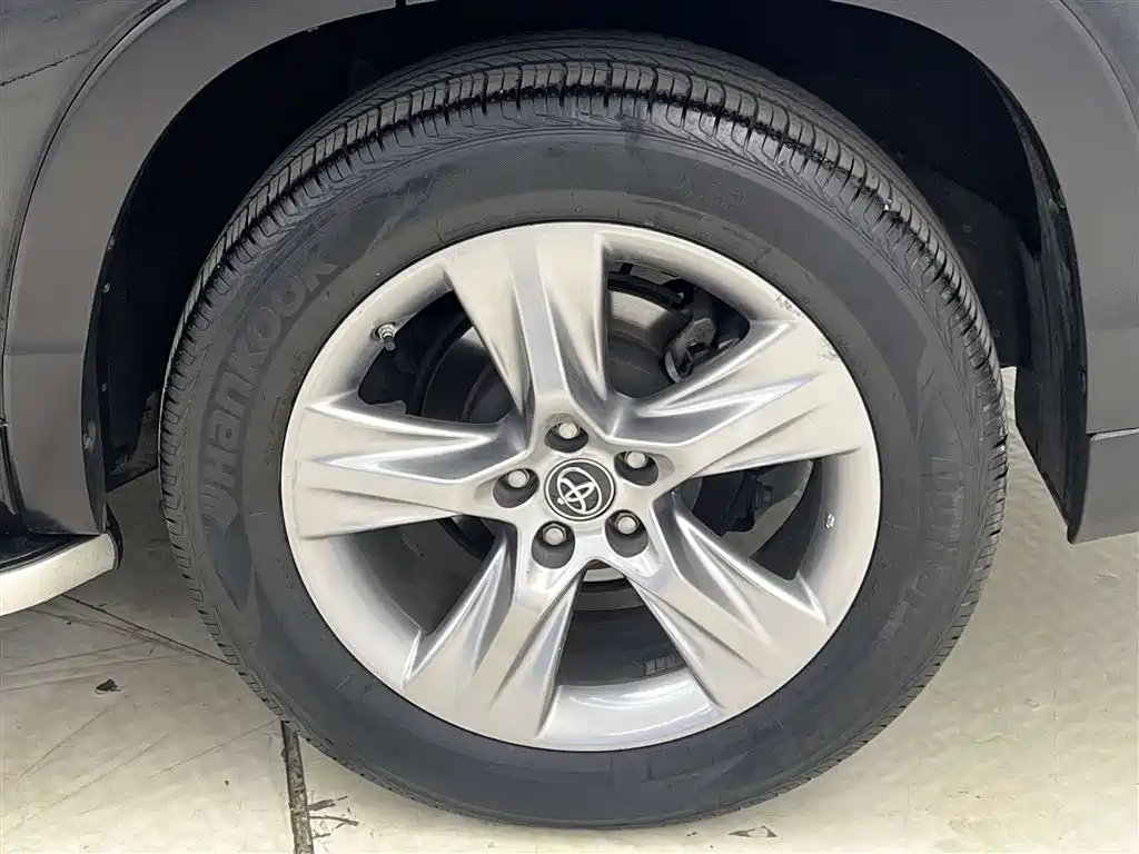 TOYOTA HIGHLANDER