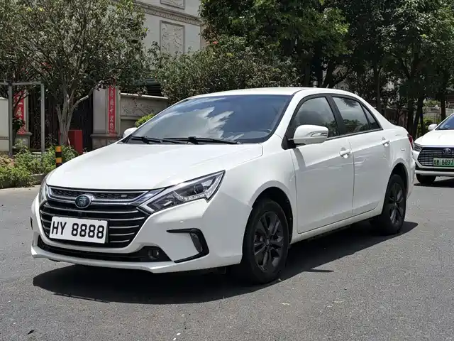 BYD Qin New Energy 2017 1.5T Qin 100 — фото 1