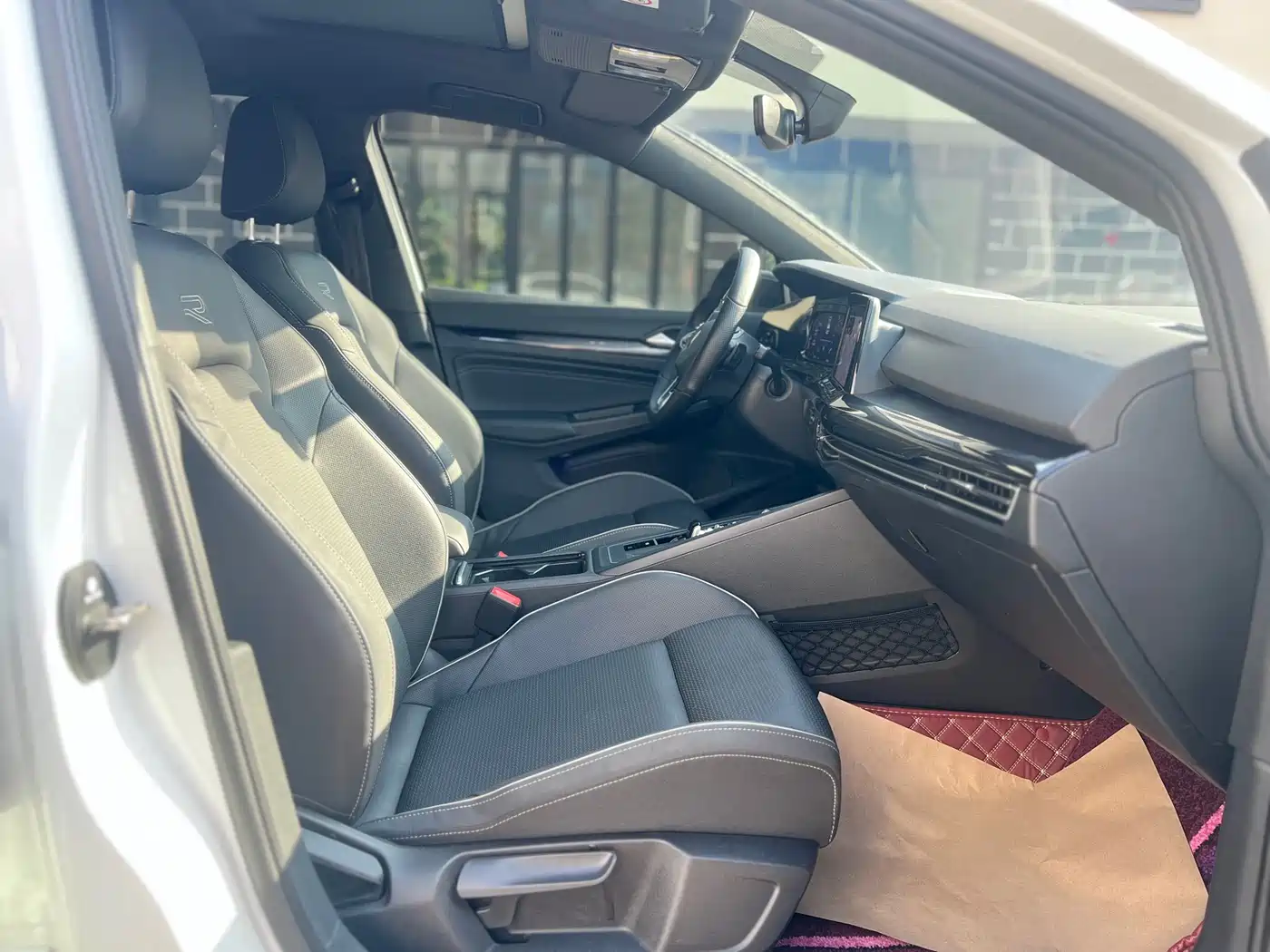 Volkswagen Golf 2023 Model 280TSI DSG R-Line фото 8