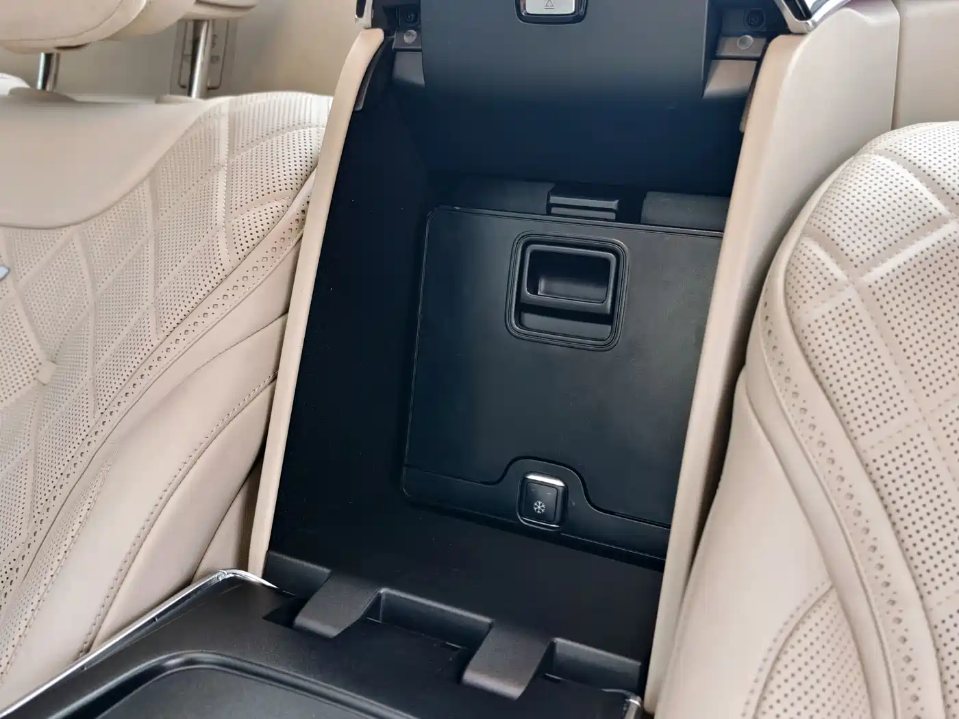 Mercedes-Benz Maybach S-Class 2018 Model S 680 фото 35