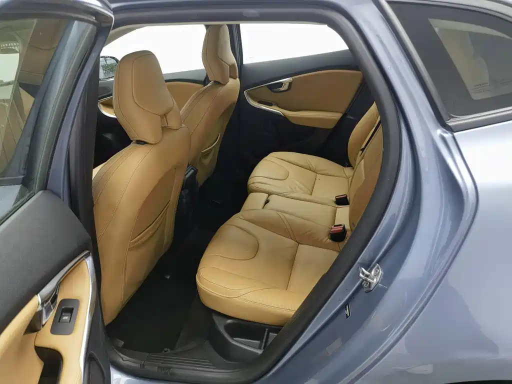 Фото 15 - Volvo V40