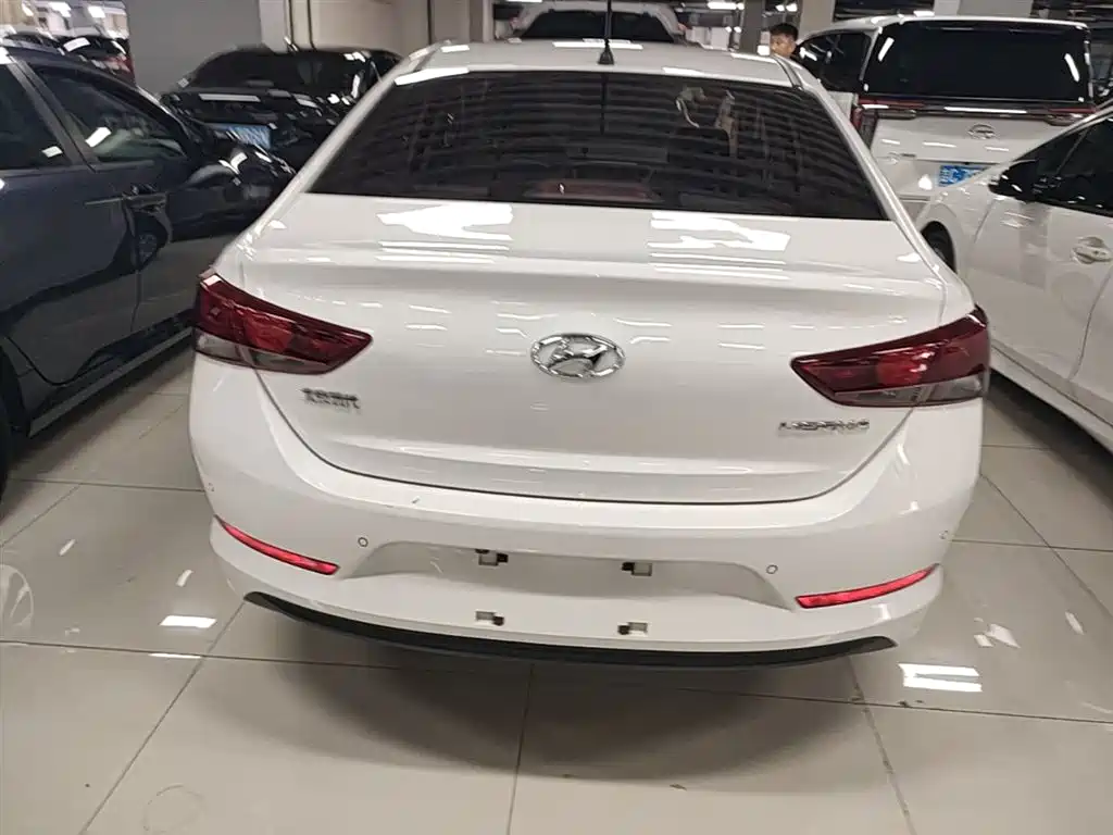 Hyundai Verna 2016 1.4L Automatic Cool Edition GLS фото 6