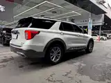 Photo 22 - Ford Explorer