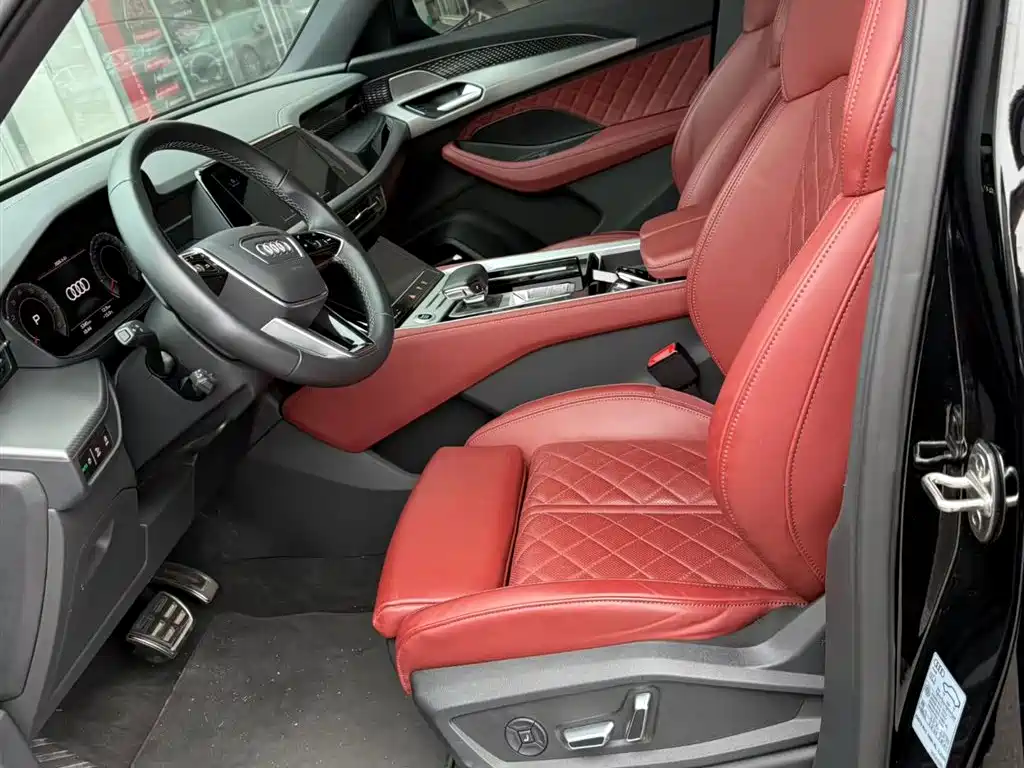 AUDI Q6