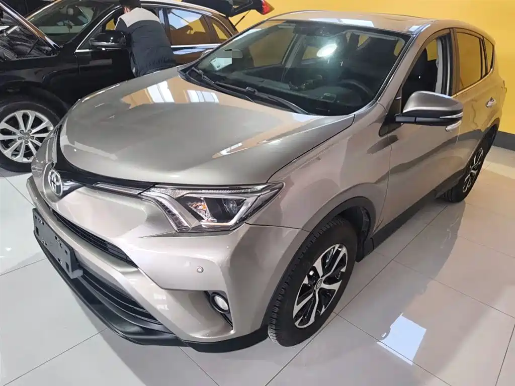 Toyota RAV4 Rongfang 2016 2.0L CVT 2WD Trend (China V) фото 2