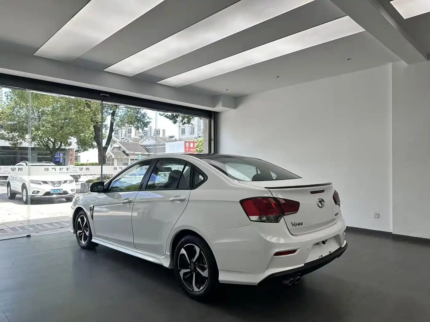Soueast V5 Lingzhi 2017 2017 1.5L CVT New Leisure Type