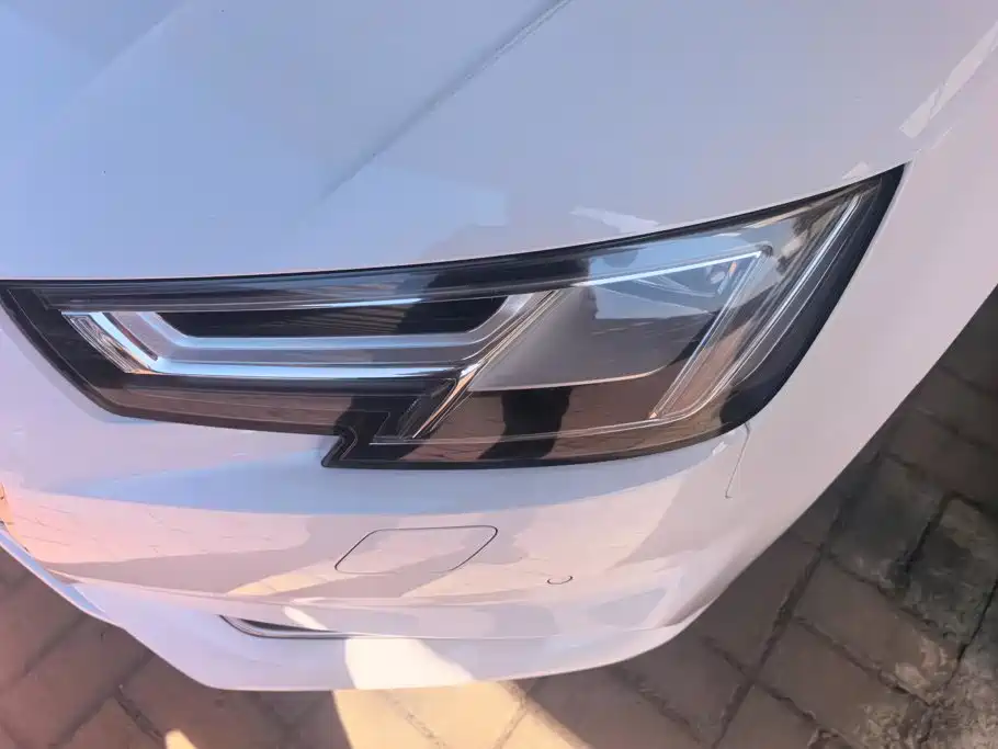 Фото 5 - Audi A4L
