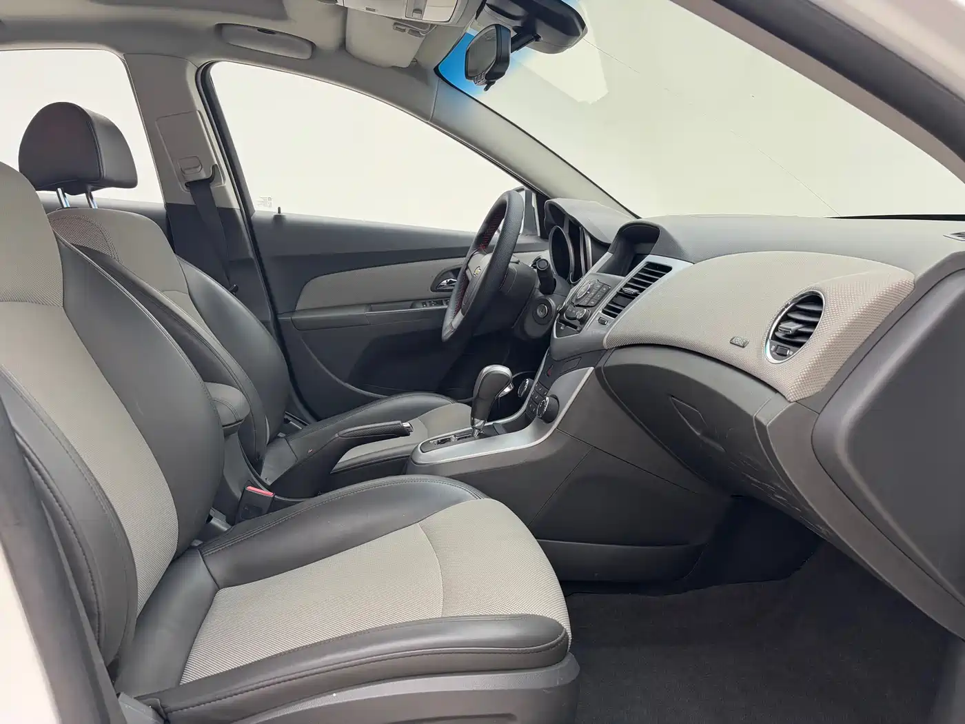 Chevrolet Cruze 2013 Model 1.8L SE AT фото 11