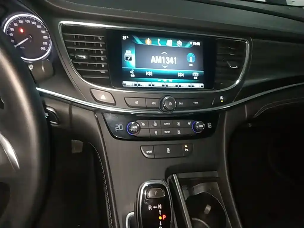Buick LaCrosse 2018 Model 20T Leading Edition фото 13