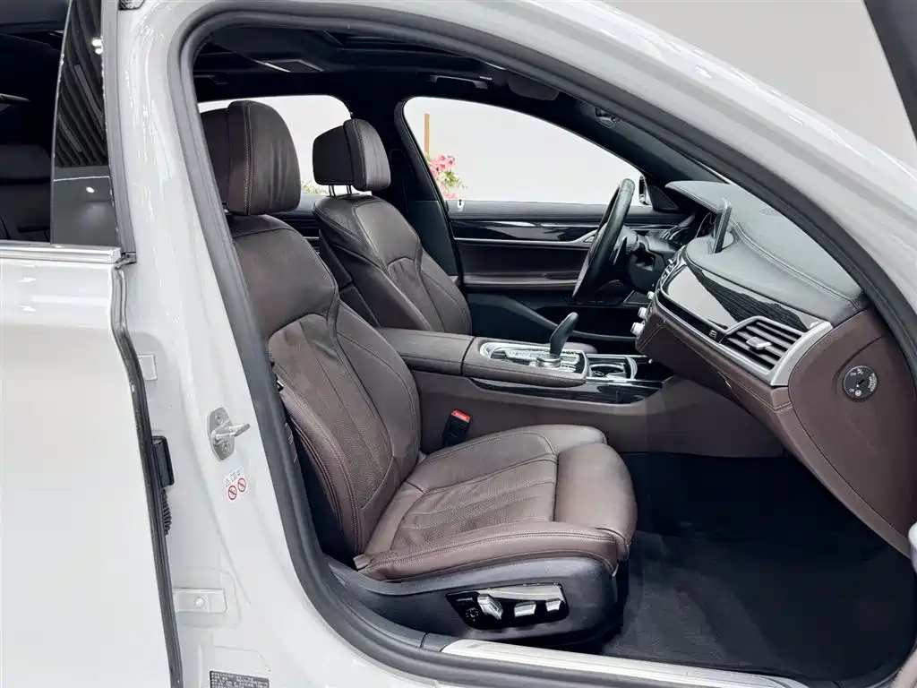 BMW 7 Series 2018 730Li Leading Type M Sport Package фото 15