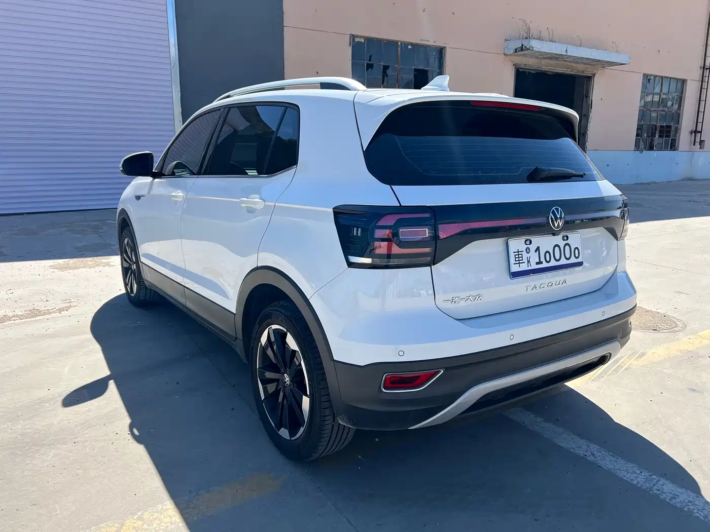 Volkswagen Tacqua 2023 2021 200TSI DSG Joy Smart Connect Edition