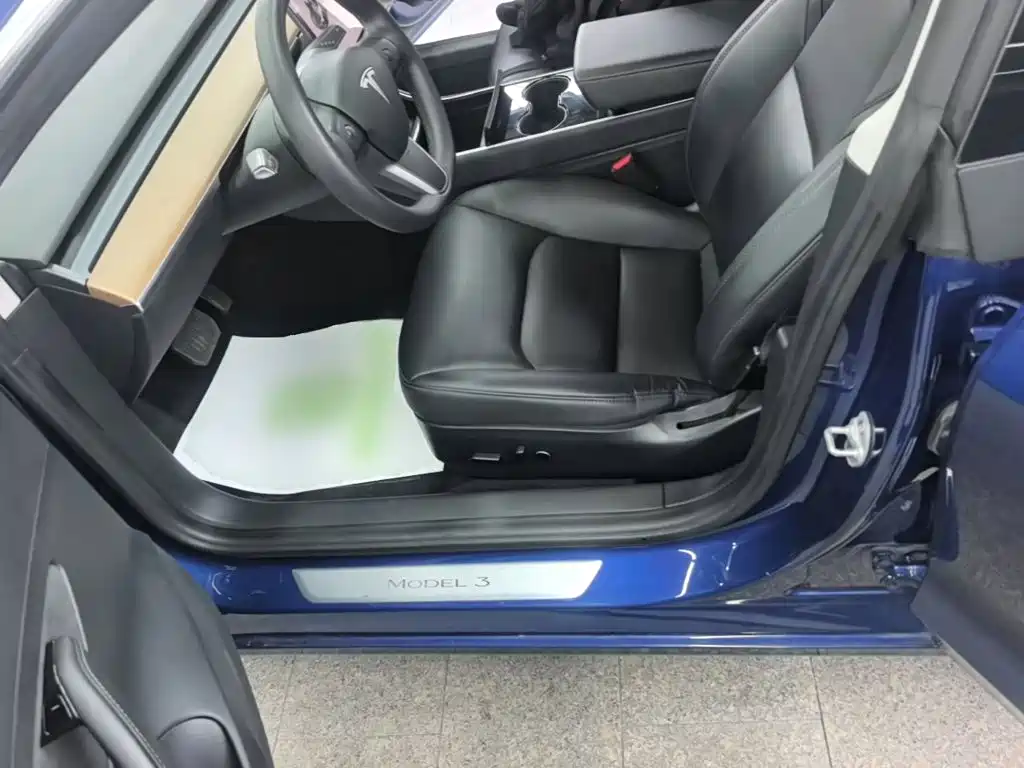 Фото 15 - Tesla Model 3