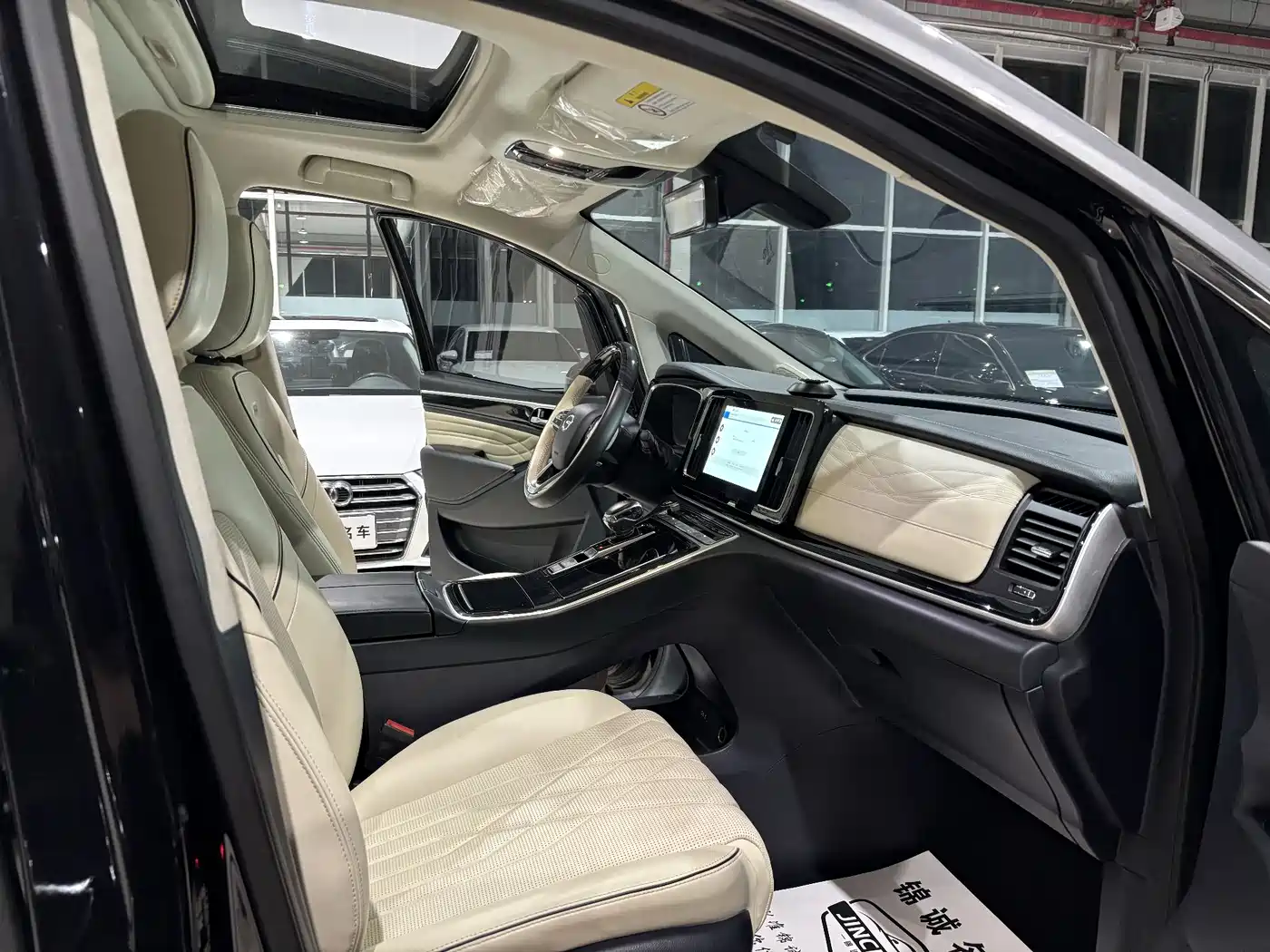 GAC Trumpchi Trumpchi M8 2021 Master Series 390T 4-Seat Glory Edition фото 16