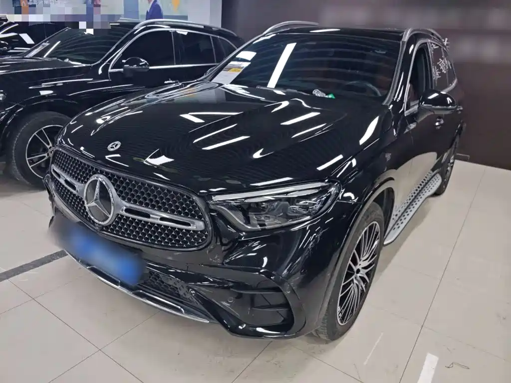 Photo 2 - Mercedes-Benz GLC