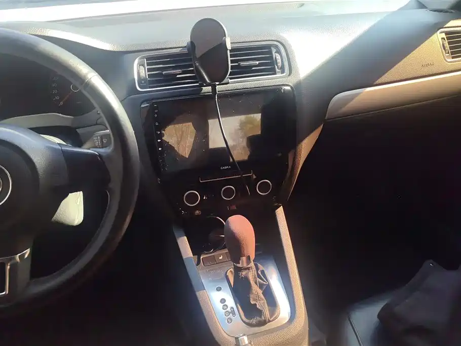 Volkswagen Sagitar 2014 Facelift 1.6L Automatic Leading Version фото 13