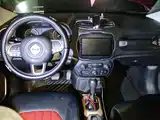 Photo 12 - Jeep Renegade