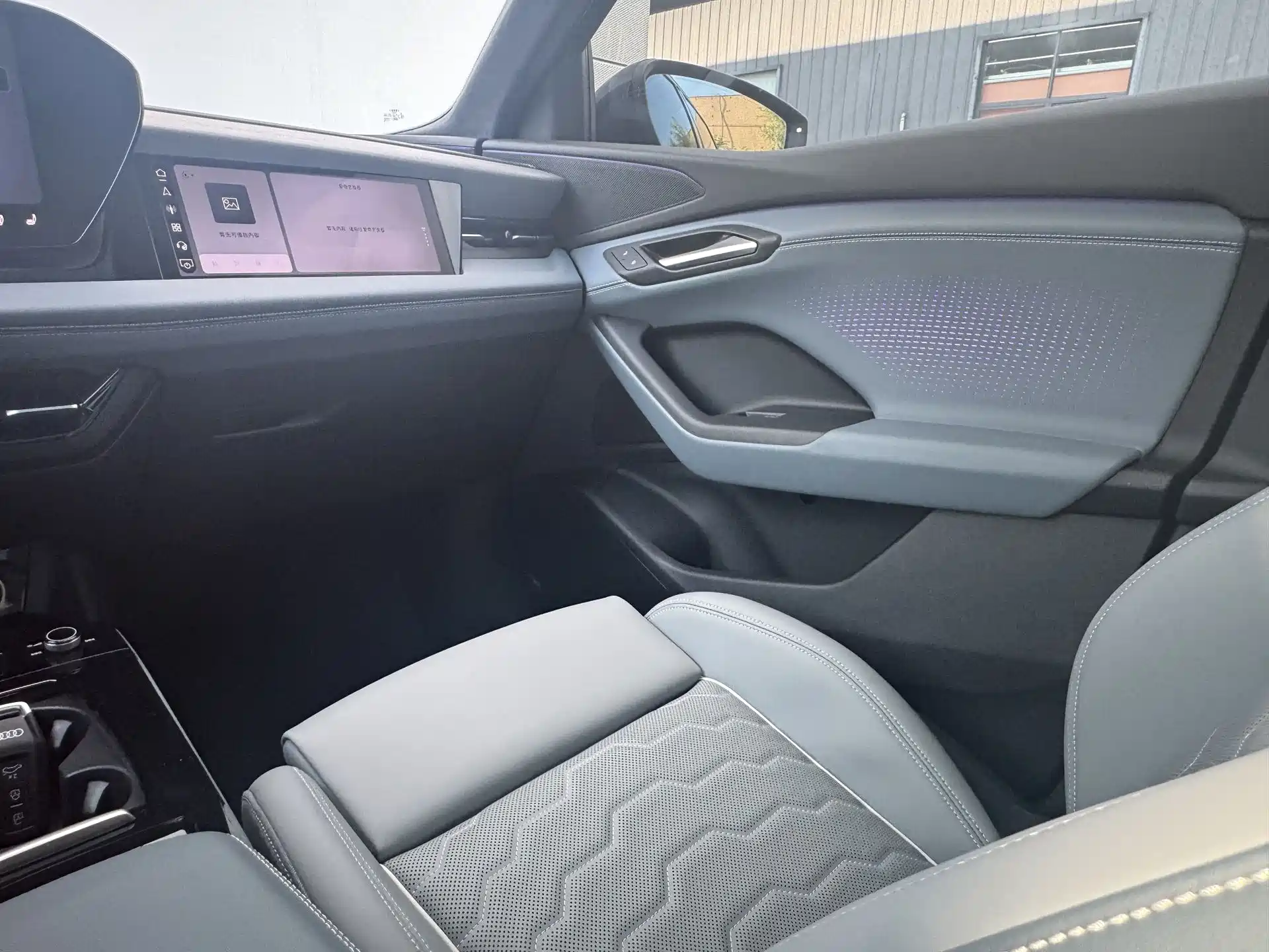 Фото 11 - Audi Q6L e-tron