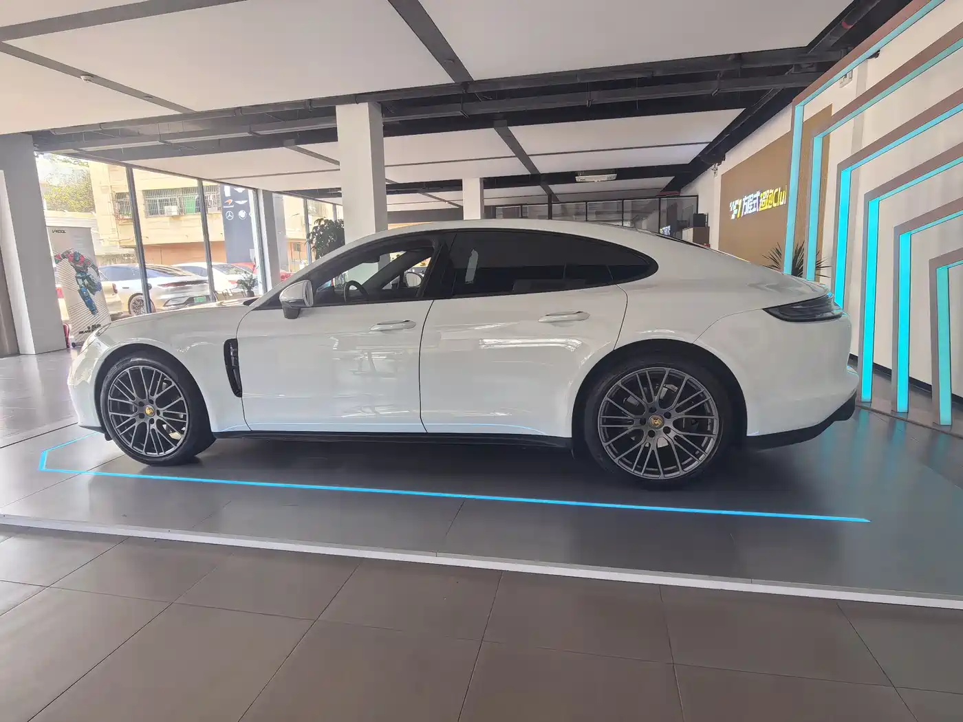 Porsche Panamera 2022 Panamera 2.9T Platinum Edition фото 3