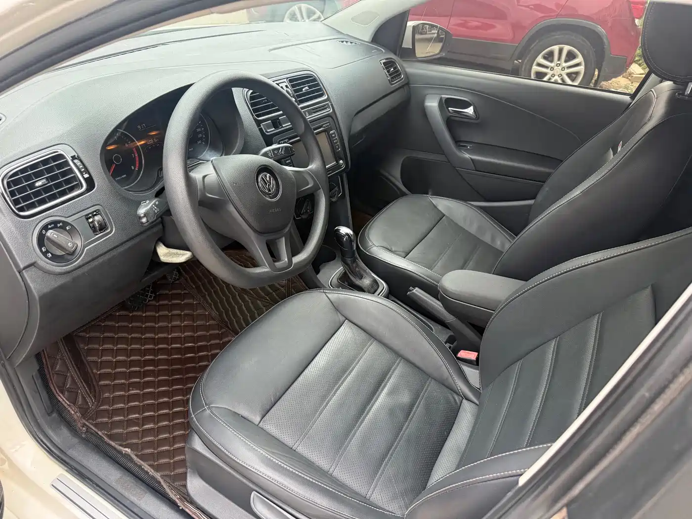 Фото 2 - Volkswagen Polo