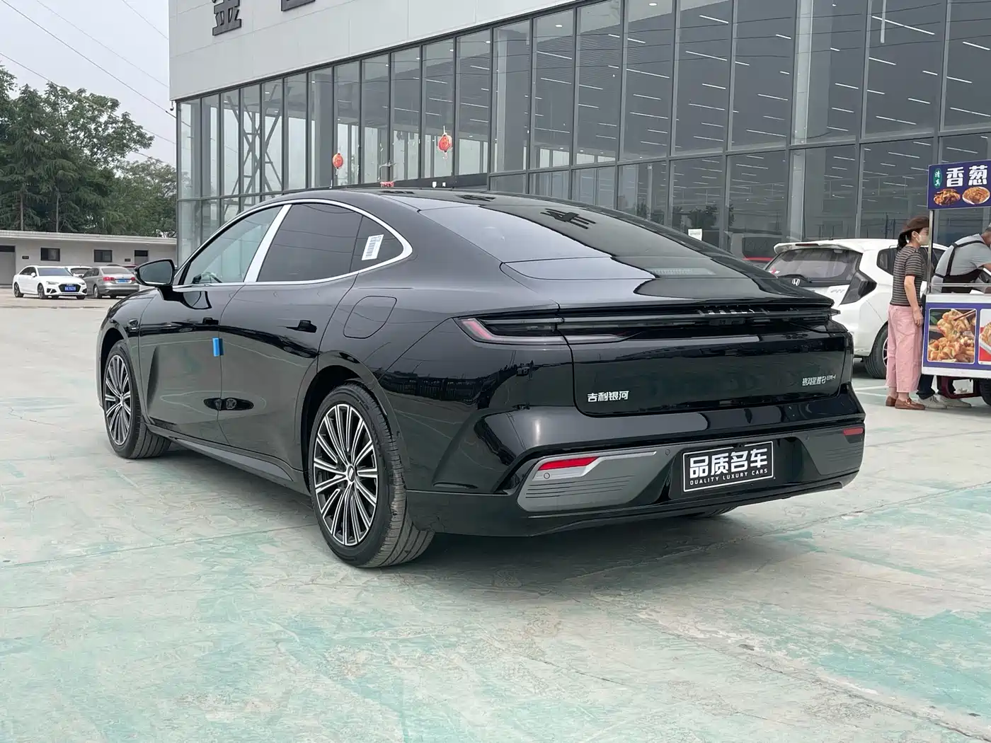 Geely Galaxy Galaxy Xingyao 8 2025 Model 130km EM-i Flagship Edition фото 17