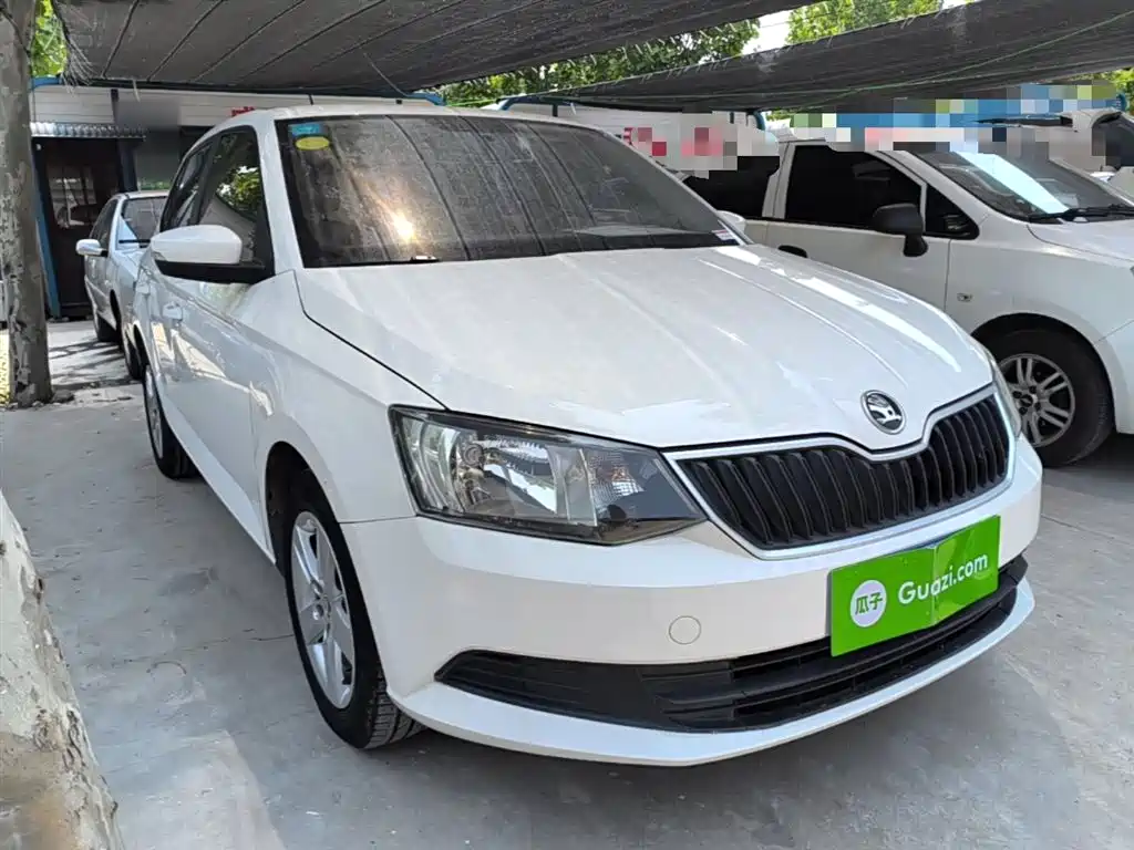 Škoda Fabia 2017 1.4L Auto Car Enjoy Edition фото 4