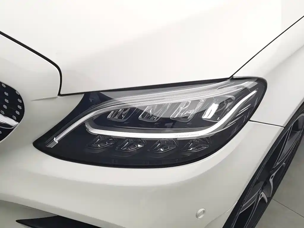 Photo 7 - Mercedes-Benz C-Class