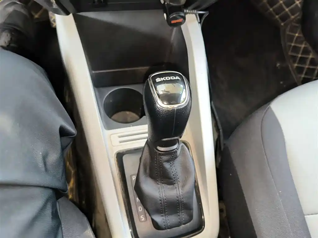 Škoda Fabia 2017 1.4L Auto Car Enjoy Edition фото 14