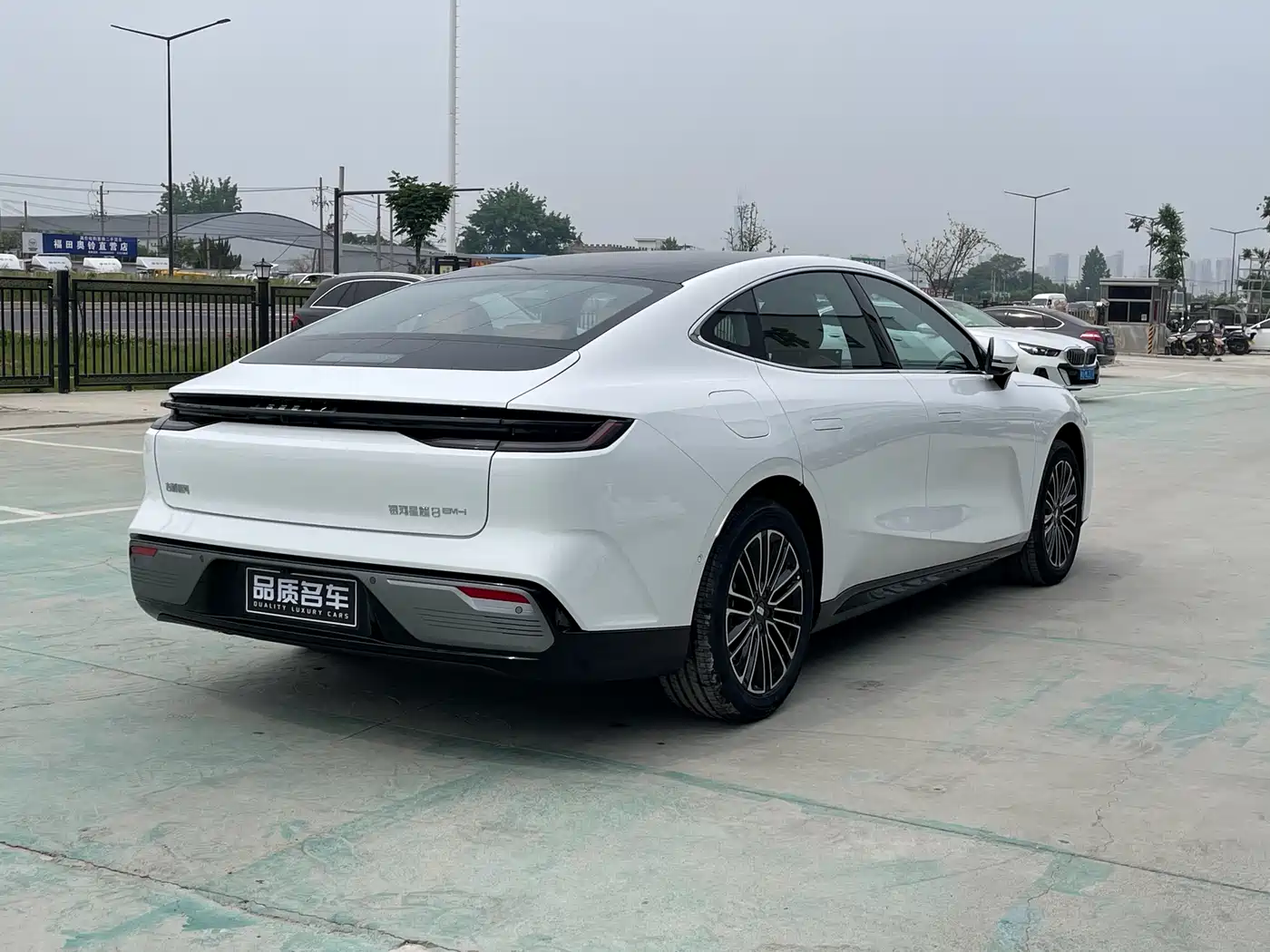 Geely Galaxy Galaxy Xingyao 8 2025 130km EM-i Premium Edition фото 13