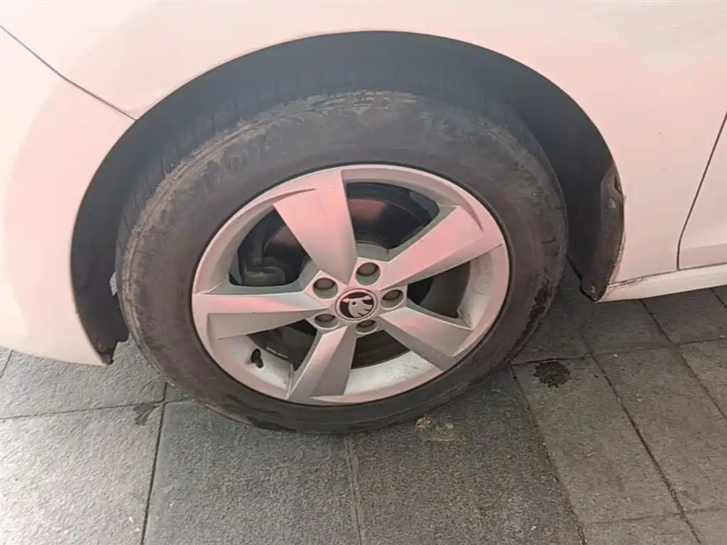 Škoda Skoda Rapid Spaceback 2018 1.6L Automatic Comfort фото 23