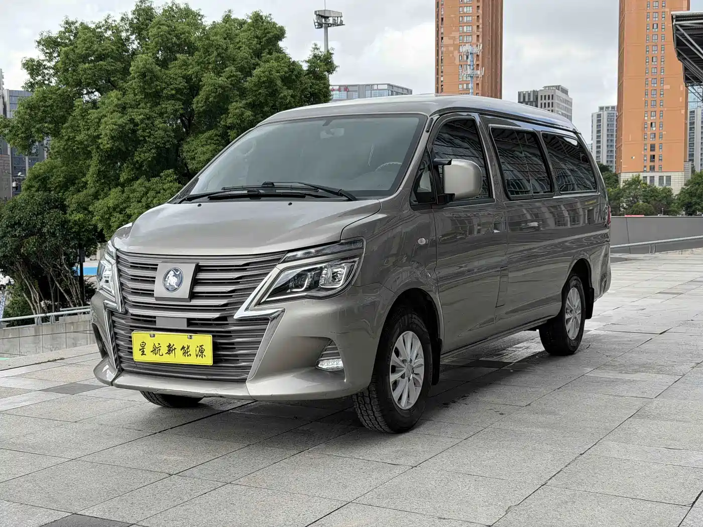 Dongfeng Fengxing Lingzhi New Energy 2023 2022 Comfort 7-seater