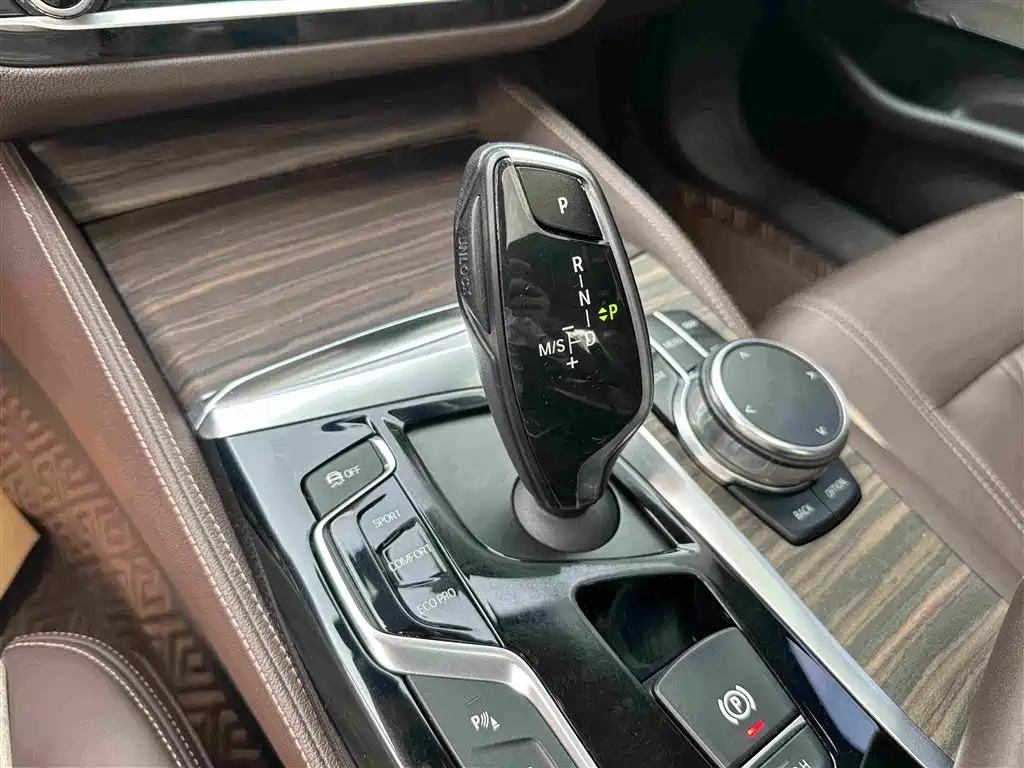 صورة 14 - BMW 5 Series