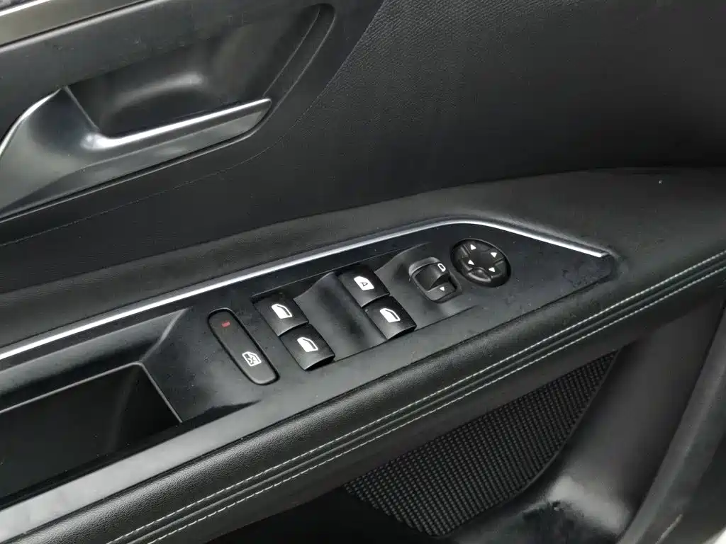 صورة 9 - Peugeot 4008