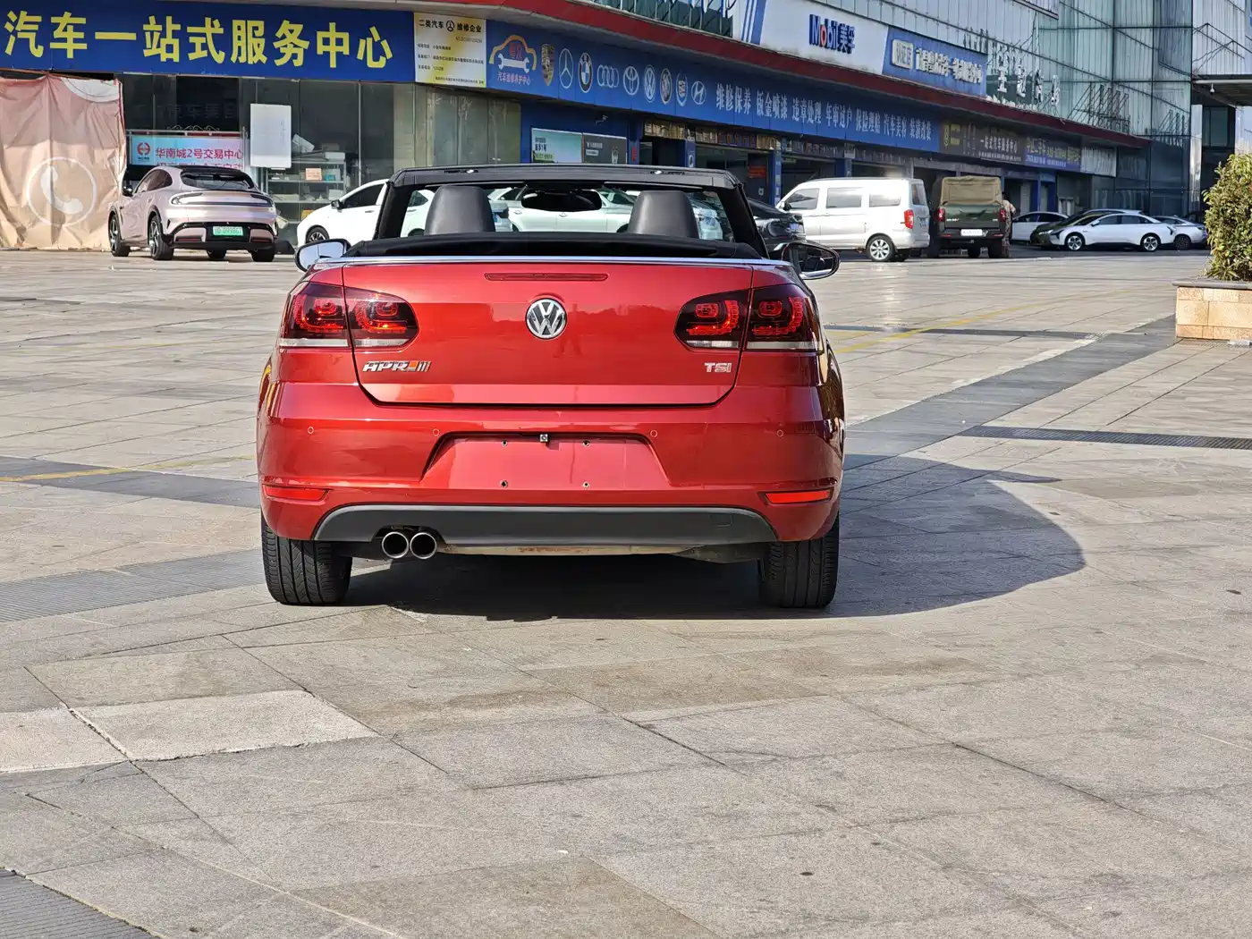 Volkswagen Golf (Import) 2012 1.4TSI Luxury Convertible Edition фото 11